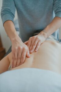 Jakie kursy masażu są obecnie najpopularniejsze?